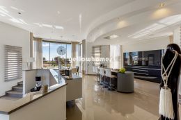 Luxurious and fully furnished top quality Golf...